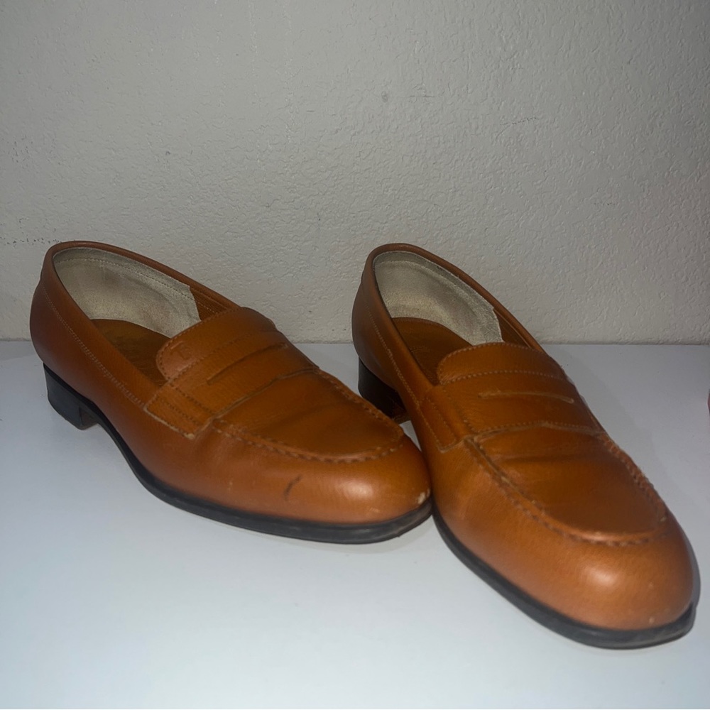 Tod’s loafer woman